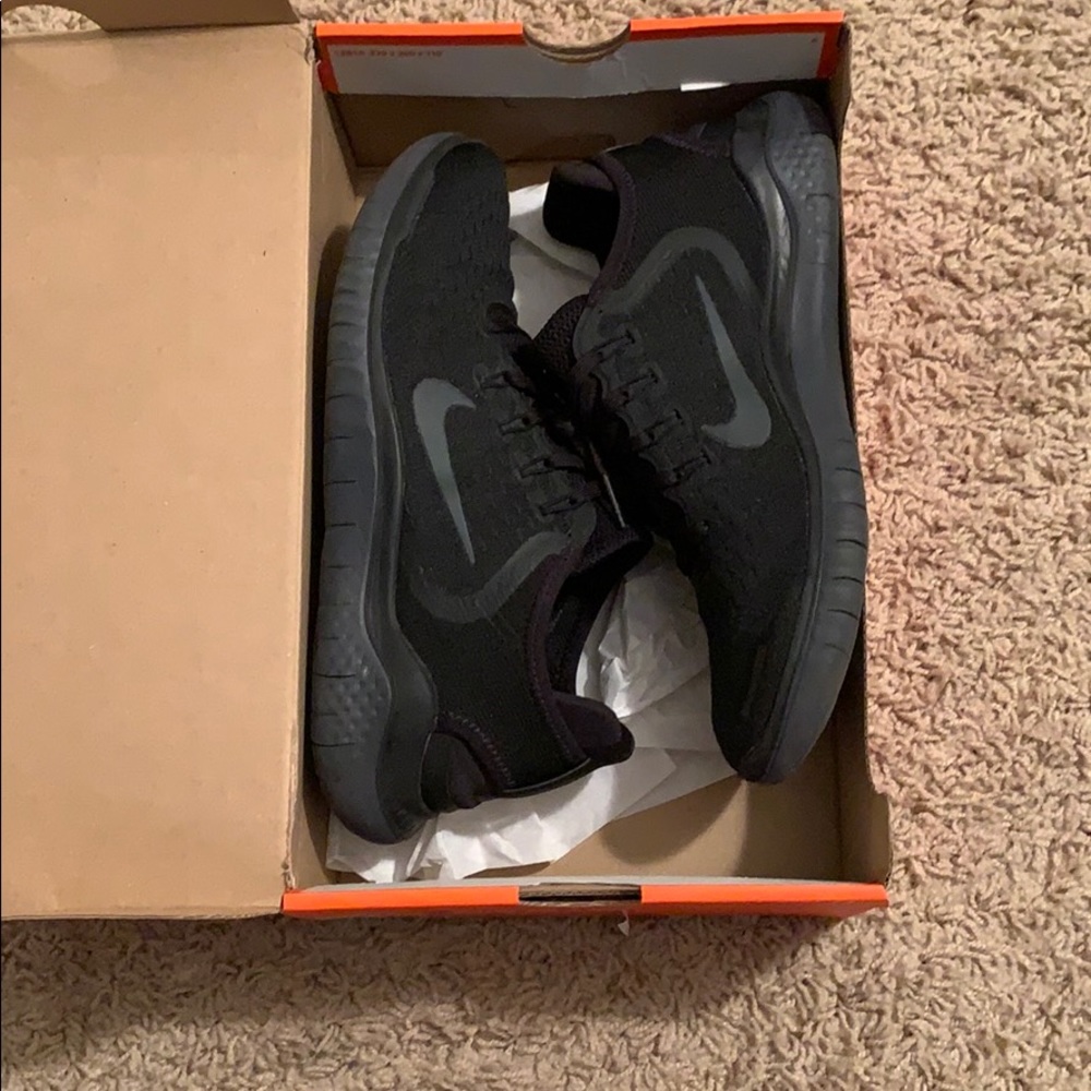 Black Nike Free Running Shoes